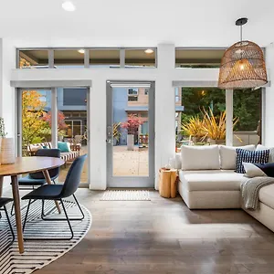  Holiday home Alki Escape Romantic Waterfront Getaway For 2